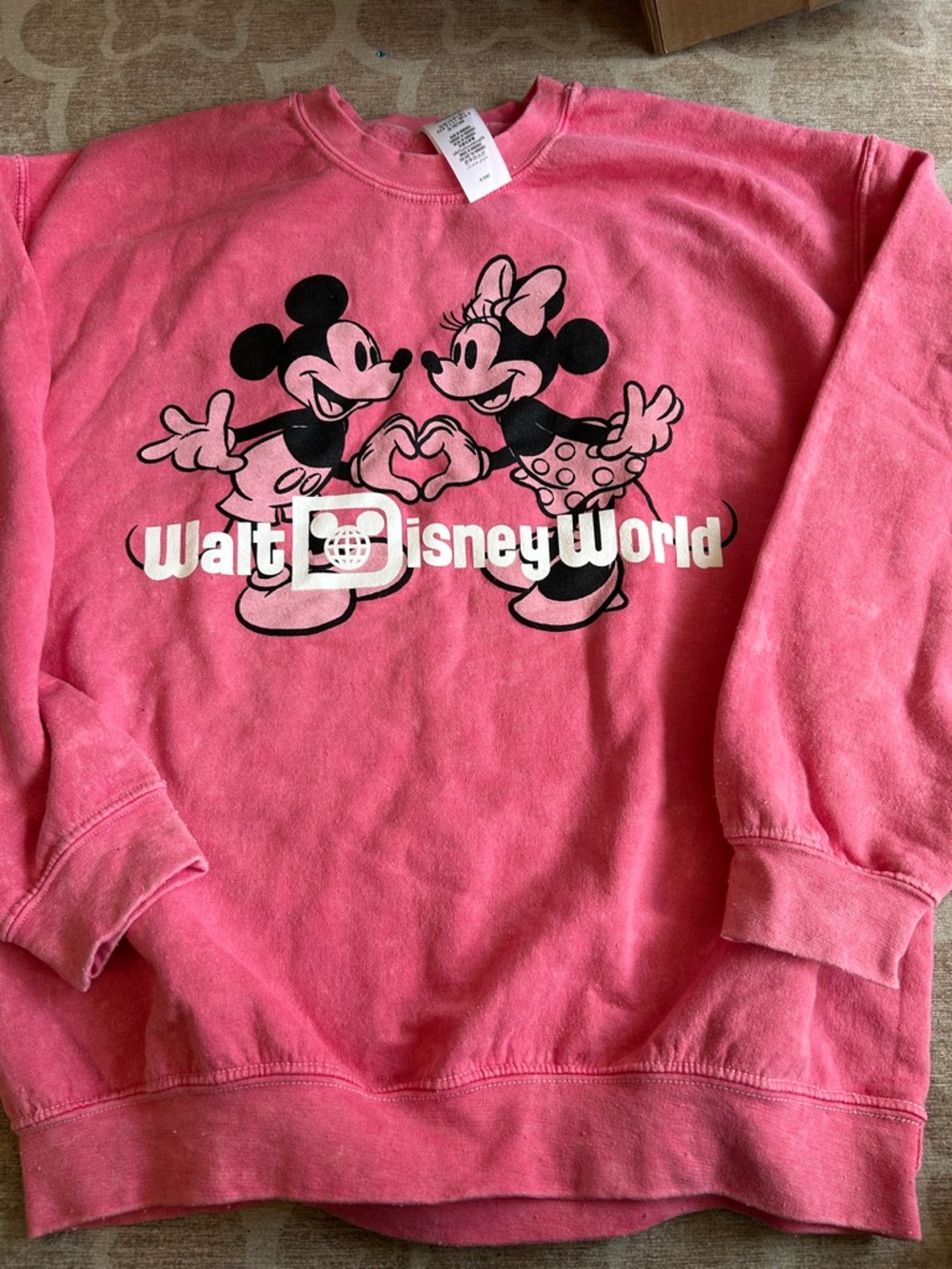 Disney Walt Disney World Mickey Minnie mouse, Valentine sweatshirt L NWT